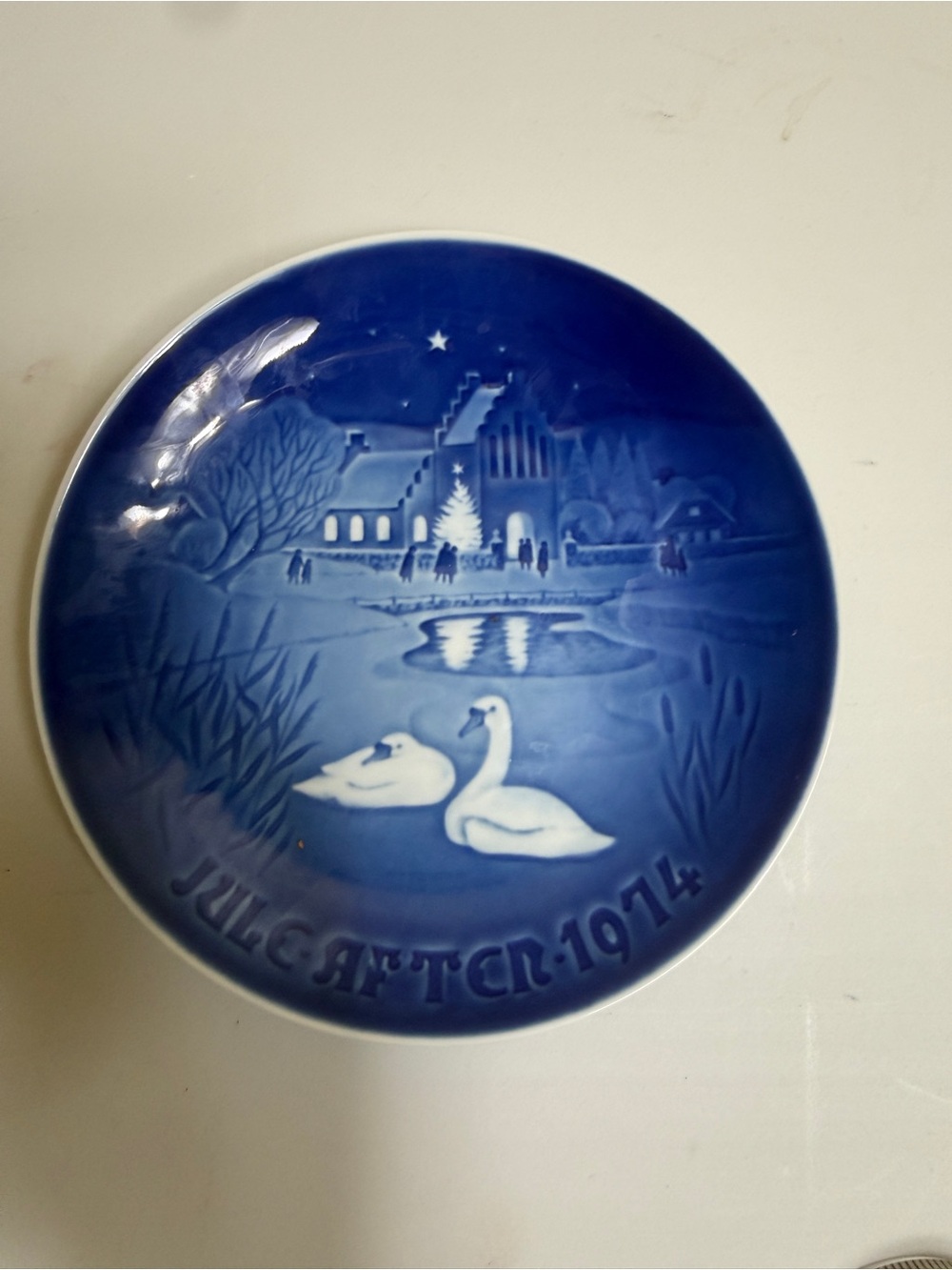 Bing & Grøndahl B&G 1974 Christmas Plate "Christmas in the Village" (Landsbyjul)